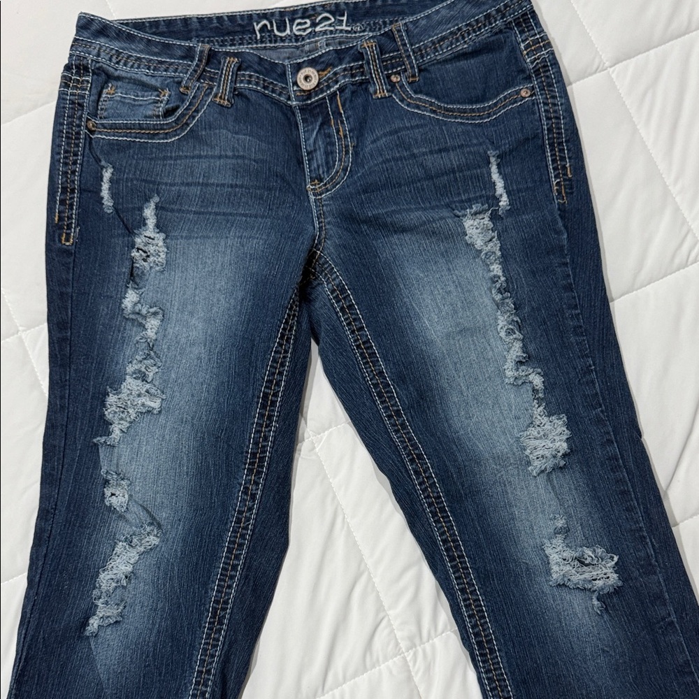 Rue21 Women's Straight Leg Capri Jeans in Dark Blue